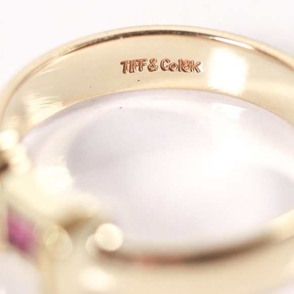A Tiffany & Co. 18-karat yellow gold ruby ring - Picture 3 of 3
